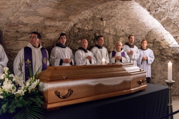 Bánk atya temetése