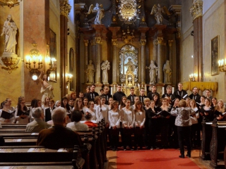 Szent Angéla iskola énekkara a Pesti Ferences Templomban