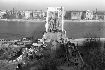 Régi képek az új Erzsébet hídról